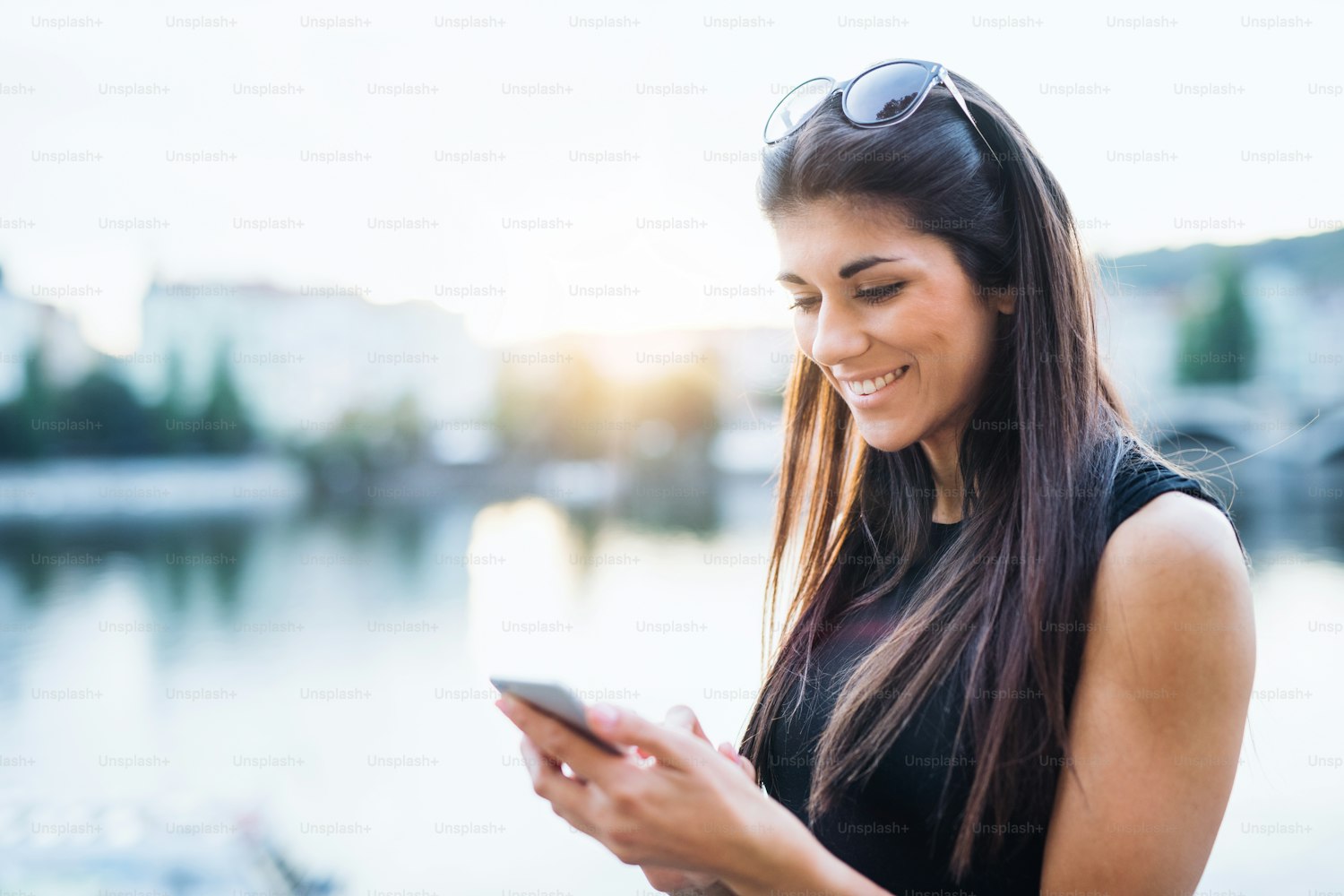 How to Nail the First Message on Tinder: Expert Tips to Connect
